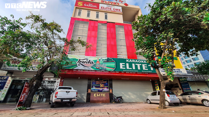 Ảnh: TP.Hà Tĩnh vắng lặng trong ngày đầu tạm dừng các hoạt động dịch vụ - 9