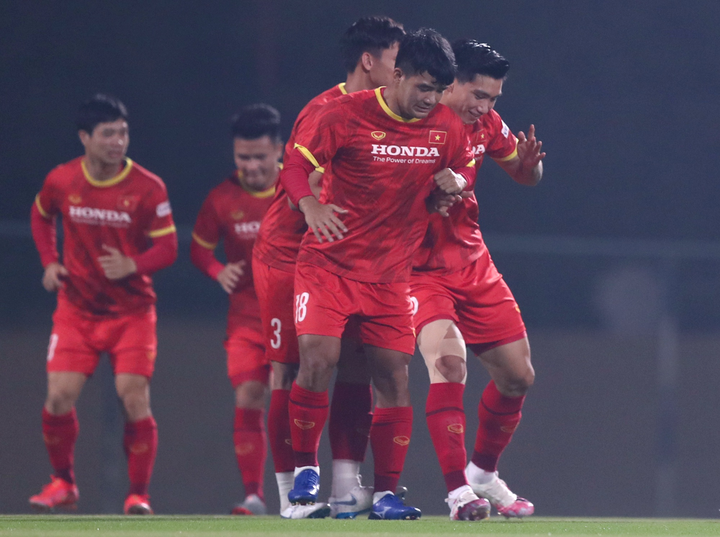 AFC giám sát chặt buổi tập của tuyển Việt Nam - 7