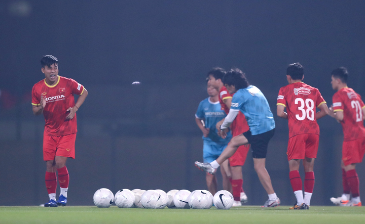 AFC giám sát chặt buổi tập của tuyển Việt Nam - 6