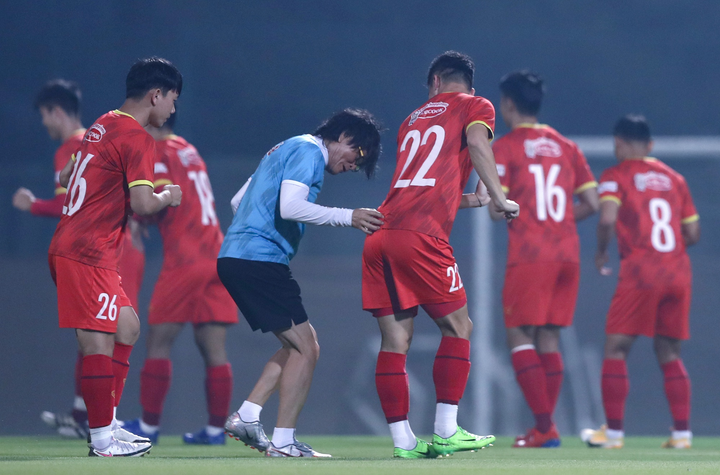 AFC giám sát chặt buổi tập của tuyển Việt Nam - 5