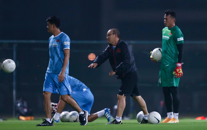 AFC giám sát chặt buổi tập của tuyển Việt Nam - 9