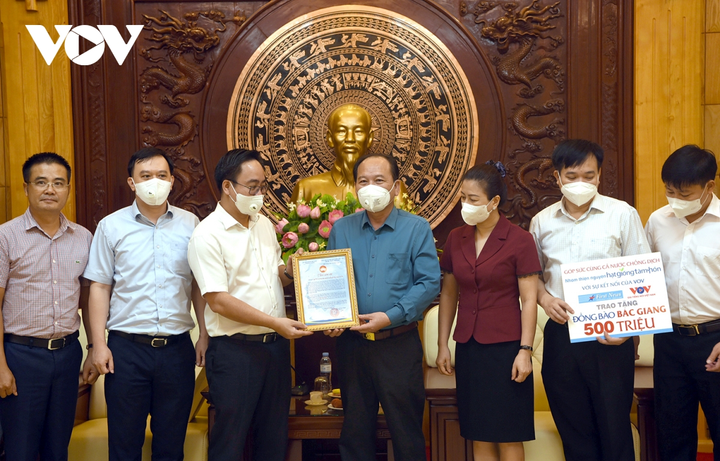 VOV và nhóm Hạt Giống Tâm Hồn chia sẻ cùng tâm dịch Bắc Ninh, Bắc Giang - 2