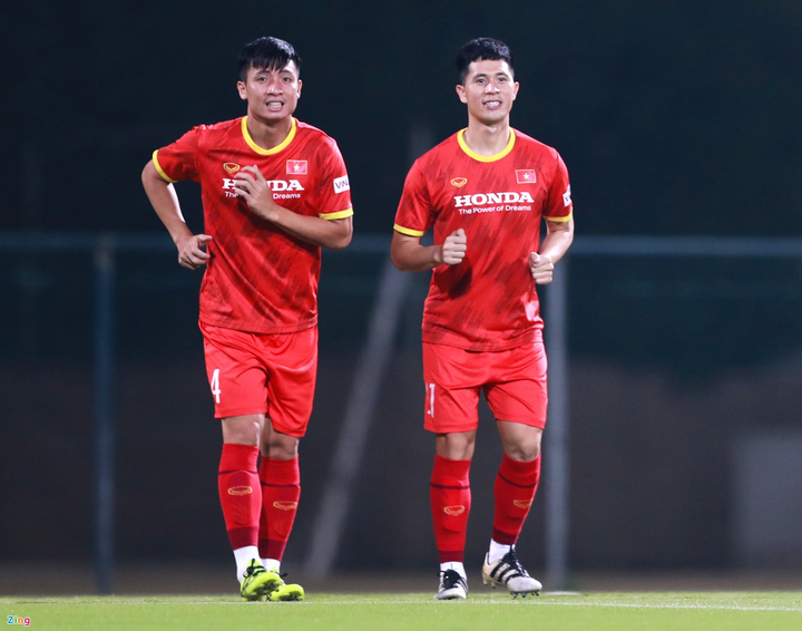 Công Phượng bị Quế Ngọc Hải chơi khăm trong buổi tập - 9