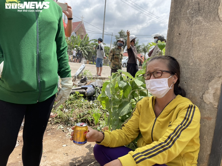 Ảnh: Hiện trường vụ xe tải đâm liên hoàn, ít nhất 7 người thương vong ở Đắk Lắk - 5
