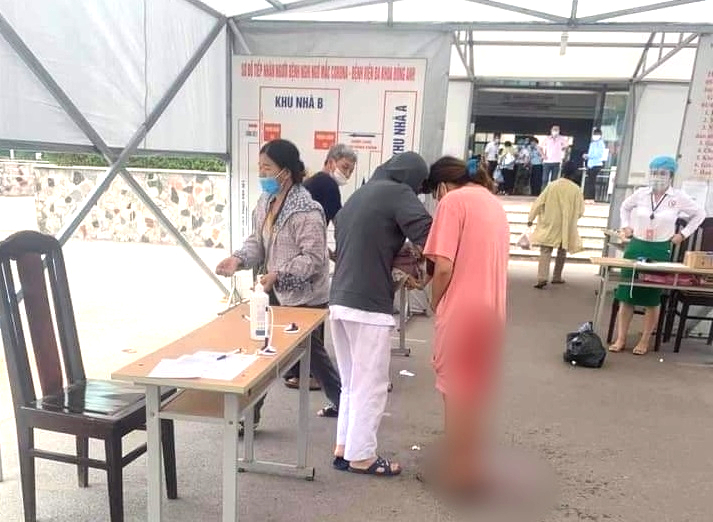 Hà Nội: Sản phụ chuyển dạ, sinh con khi đang khai báo y tế - 1