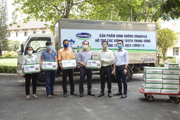 Vinamilk tiếp tục ủng hộ 10 tỷ đồng vào Quỹ vaccine phòng COVID-19 - 2