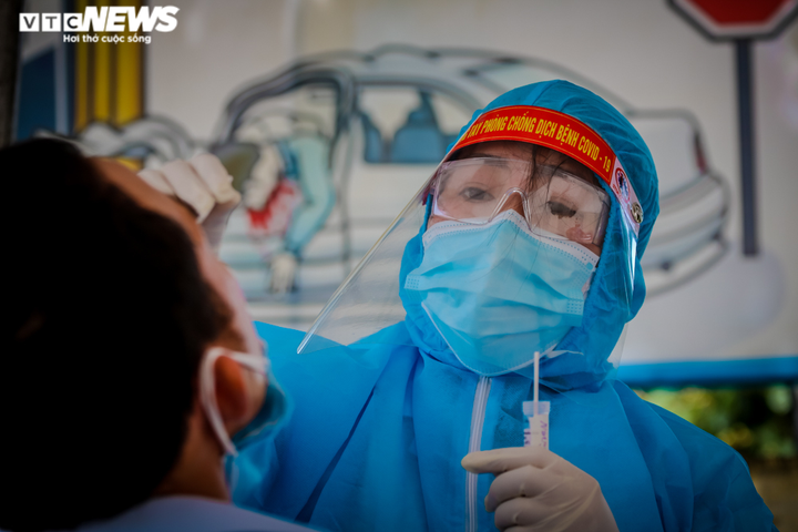 Thêm 2 ca mắc COVID-19, Hà Tĩnh phong tỏa trụ sở xã và 710 hộ dân - 7