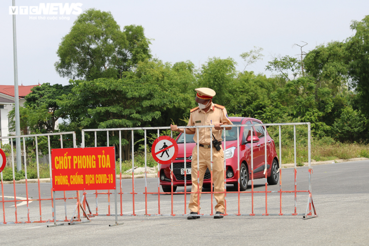 Thêm 2 ca mắc COVID-19, Hà Tĩnh phong tỏa trụ sở xã và 710 hộ dân - 5
