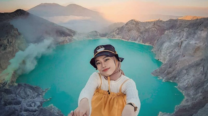 Ngọn núi lửa ở Indonesia với đốm ‘lửa ma trơi’ kỳ dị thu hút dân phượt gan dạ - 9