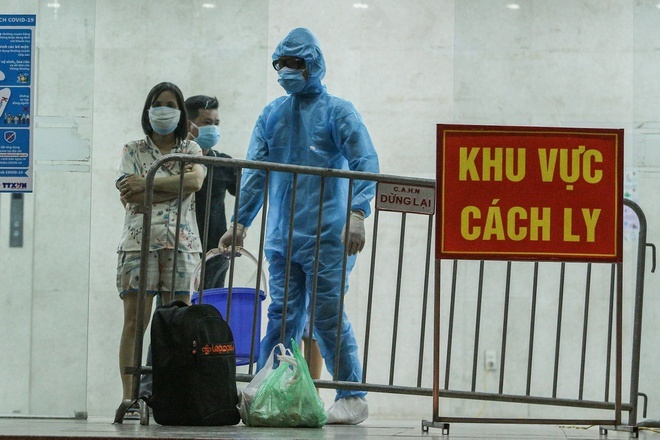 TP.HCM phong tỏa block E chung cư Phú Hoàng Anh ở Nhà Bè - 1