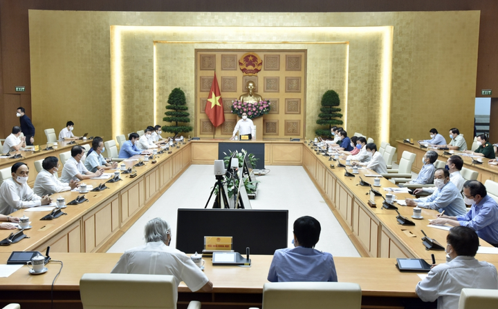 Thủ tướng yêu cầu dự báo khả năng sản xuất, tổ chức tiêm vaccine COVID-19 - 1