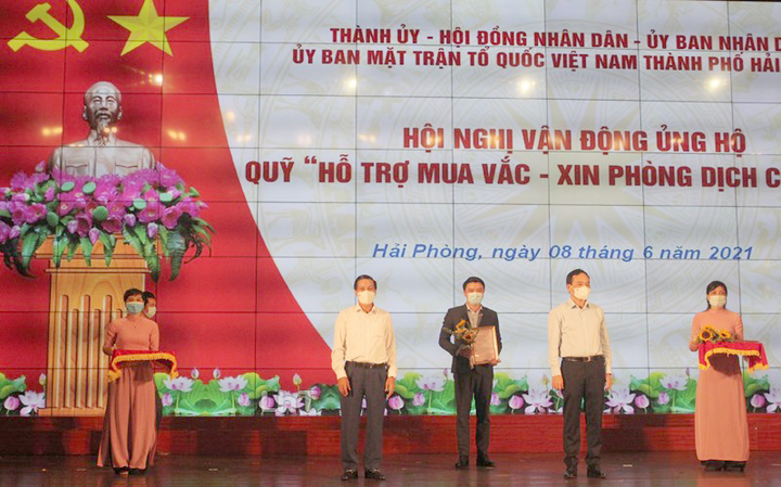 Hải Phòng tiếp nhận 250 tỷ đồng mua vaccine COVID-19 - 1