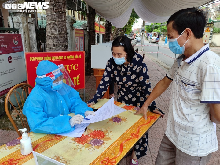 Ảnh: Nhân viên mắc COVID-19, Bệnh viện Đa khoa tỉnh Hà Tĩnh phong tỏa tạm thời - 6