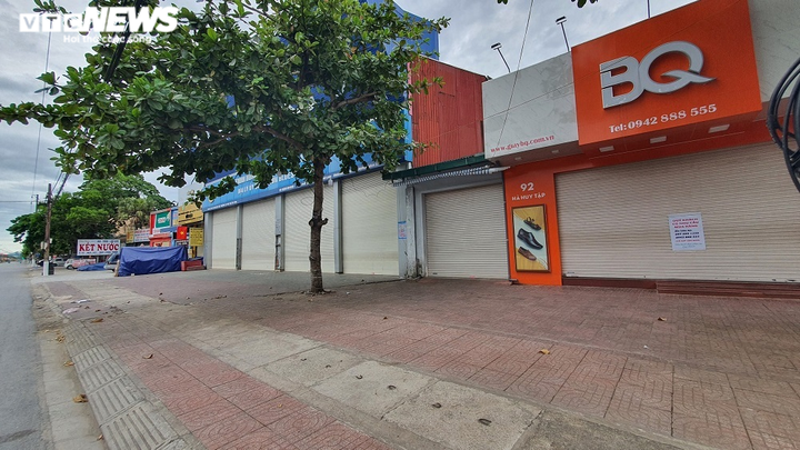 Ảnh: Hà Tĩnh vắng lặng, khác thường trong ngày giãn cách xã hội đầu tiên - 5