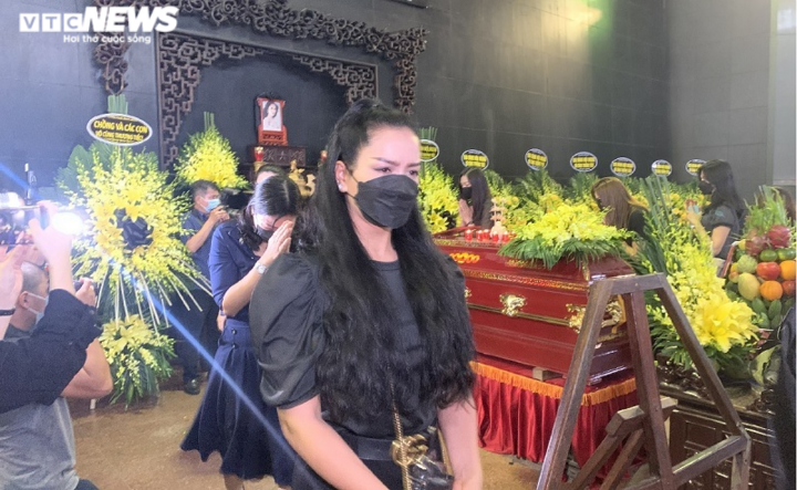 Người thân, bạn bè đưa tiễn Hoa hậu Thu Thủy - 12