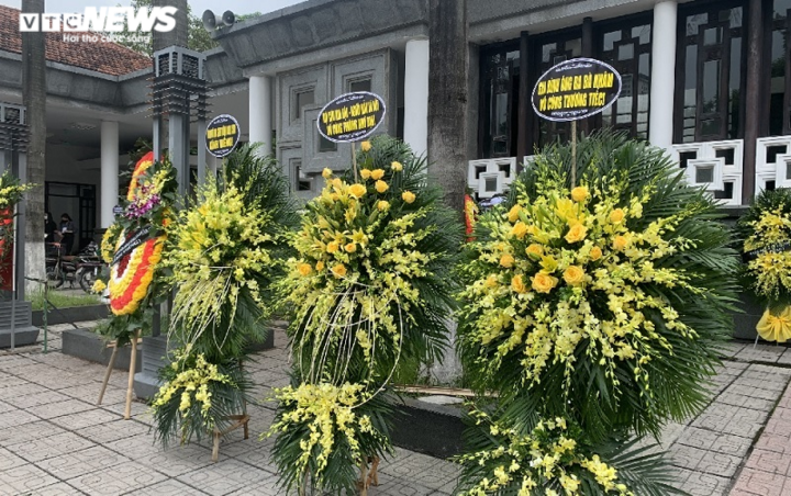 Người thân, bạn bè đưa tiễn Hoa hậu Thu Thủy - 5