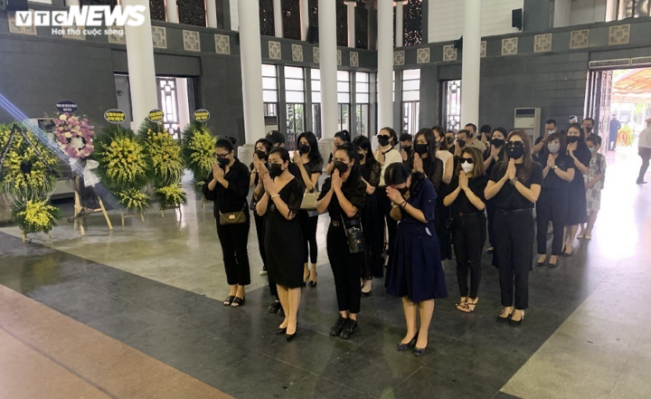 Người thân, bạn bè đưa tiễn Hoa hậu Thu Thủy - 11