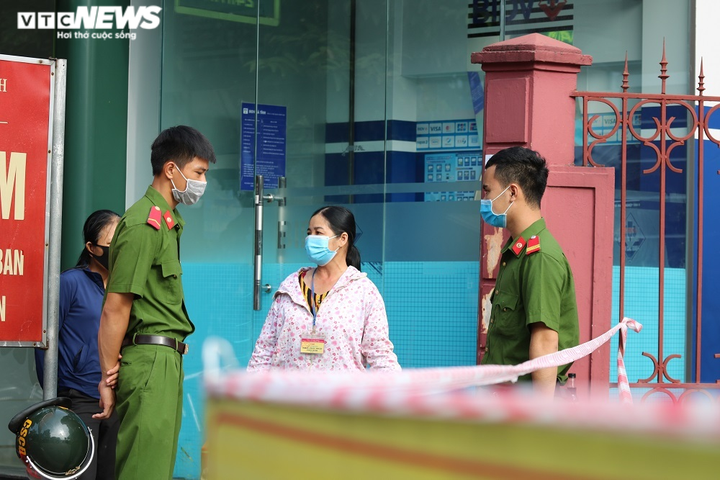 Ảnh: Nhân viên mắc COVID-19, Bệnh viện Đa khoa tỉnh Hà Tĩnh phong tỏa tạm thời - 2