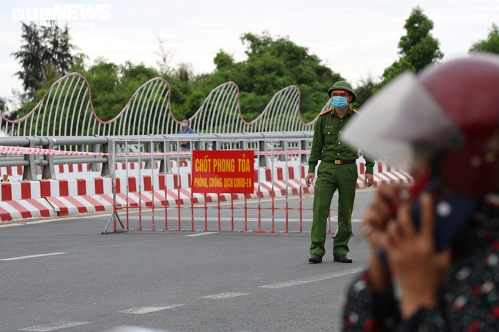 Ảnh: Hà Tĩnh vắng lặng, khác thường trong ngày giãn cách xã hội đầu tiên - 10