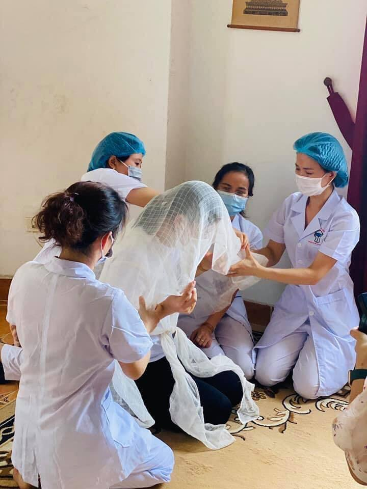 Không thể về nhìn bố lần cuối, nữ điều dưỡng bái vọng trong khu cách ly - 2