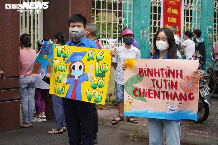 Thi lớp 10 ở Hải Phòng: Thí sinh F2 đến điểm thi riêng bằng xe chuyên dụng - 8