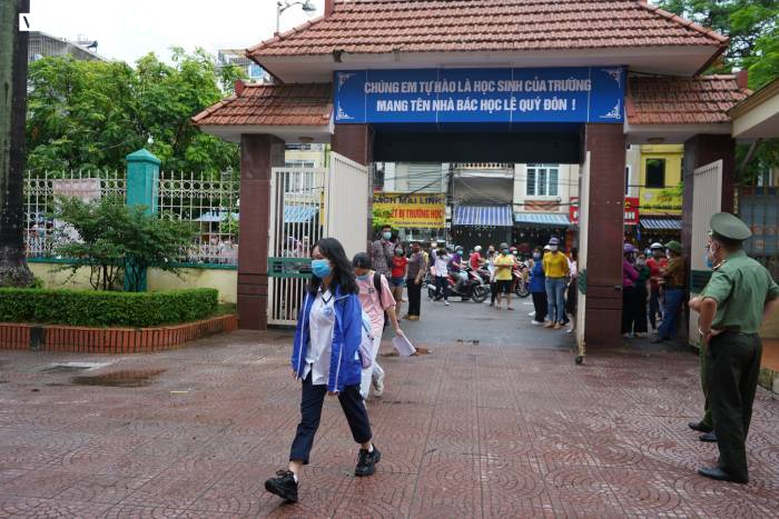 Thi lớp 10 ở Hải Phòng: Thí sinh F2 đến điểm thi riêng bằng xe chuyên dụng - 2