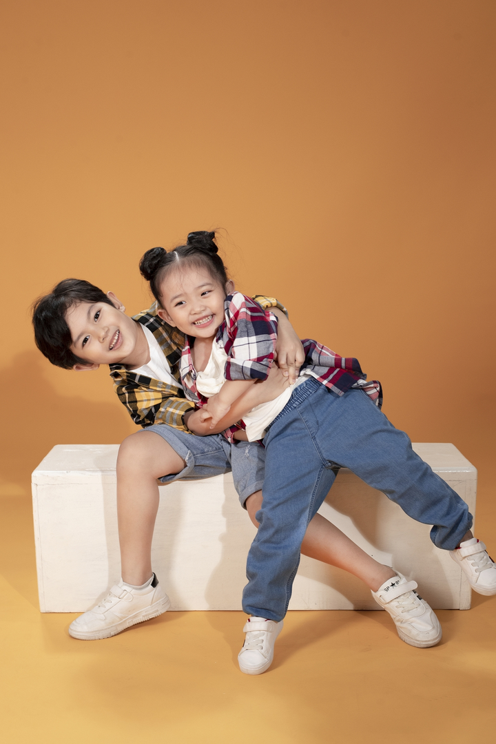 Ảnh: Gia đình Khánh Thi, Phan Hiển tinh nghịch trong bộ ảnh mùa hè - 9