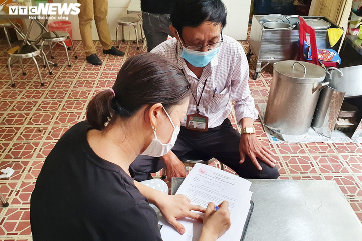 Hàng quán tấp nập, phố xá nhộn nhịp trong ngày đầu Đà Nẵng nới lỏng giãn cách - 6