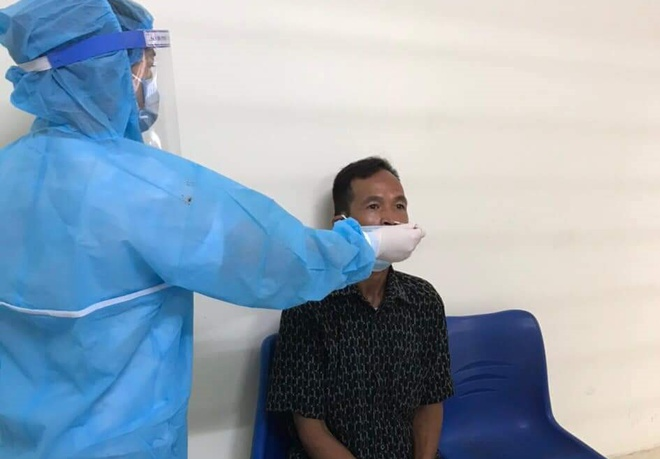 Bán hoa ở khu vực giãn cách xã hội, người đàn ông ở Hải Dương bị phạt 3 triệu - 2