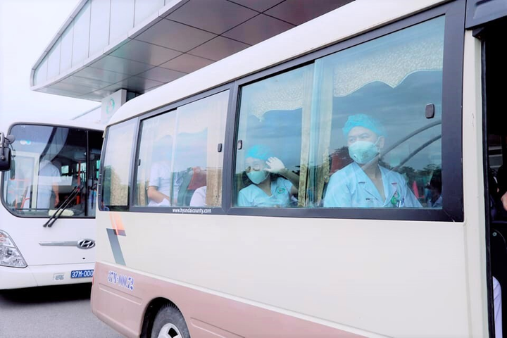 Ảnh: 52 cán bộ y tế Nghệ An tình nguyện xung phong đi chống dịch COVID-19 - 6