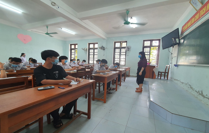 Gần 12.000 thí sinh Quảng Bình hoàn thành kỳ thi lớp 10 - 3