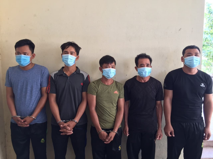 Nhân viên đài viễn thông cấu kết 5 người khác cắt trộm cáp viễn thông - 1