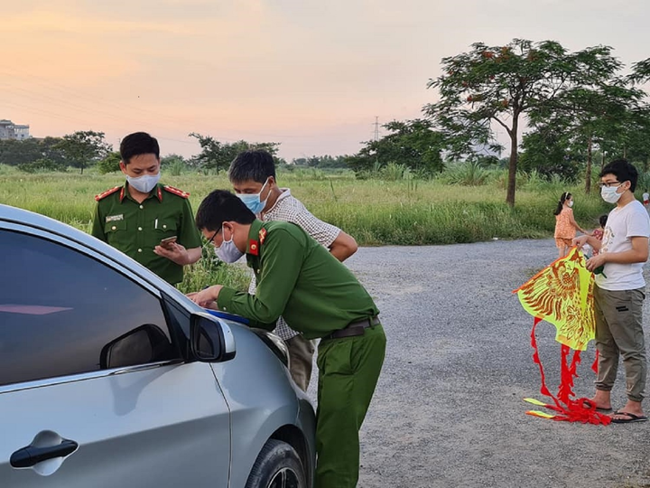 EVNHANOI khuyến cáo người dân không thả diều gần lưới điện để đảm bảo an toàn - 4