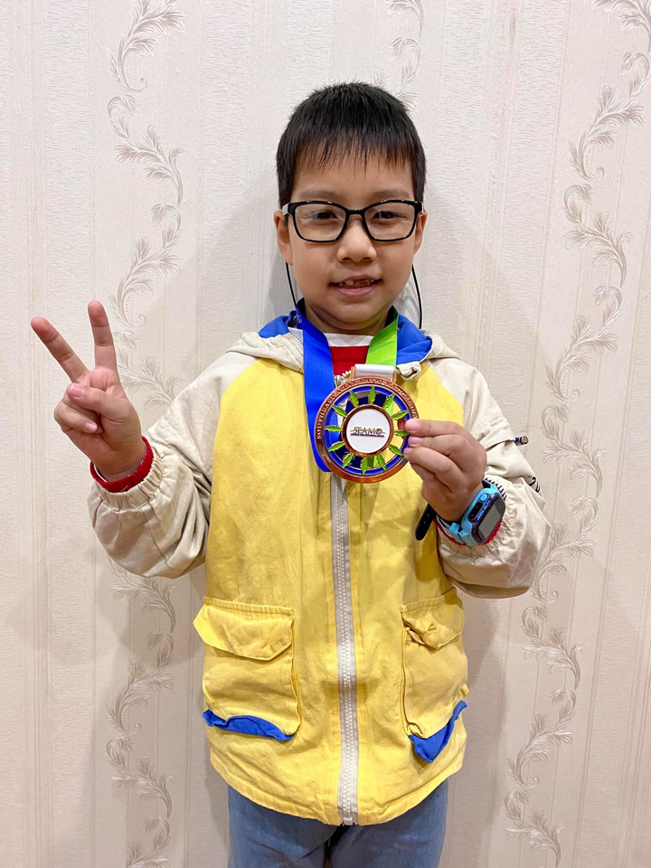 Cậu học trò lớp 2 đam mê Toán học sở hữu nhiều huy chương quốc tế - 1