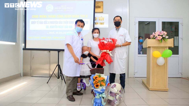 Ghép tuỷ cứu bé gái 3 tuổi quê Lâm Đồng bị u nguyên bào thần kinh - 1