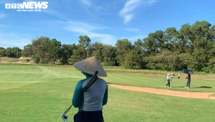 Huế nới lỏng các biện pháp phòng chống COVID-19, sân golf được phép hoạt động - 1