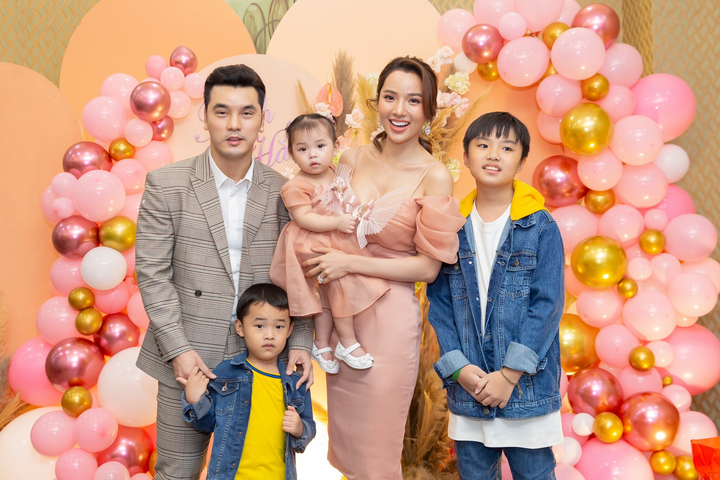 Sao Việt sinh con trước - đám cưới sau: Tưởng 'ngược đời' mà lại viên mãn bền bỉ - 10