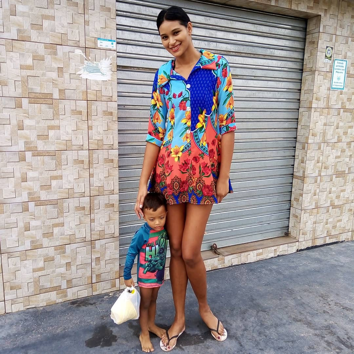 Cô gái cao 2,1m quyết lấy chàng trai chỉ đứng đến eo mình - 8