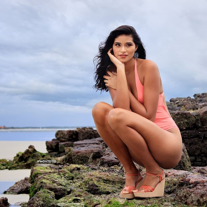 Cô gái cao 2,1m quyết lấy chàng trai chỉ đứng đến eo mình - 10