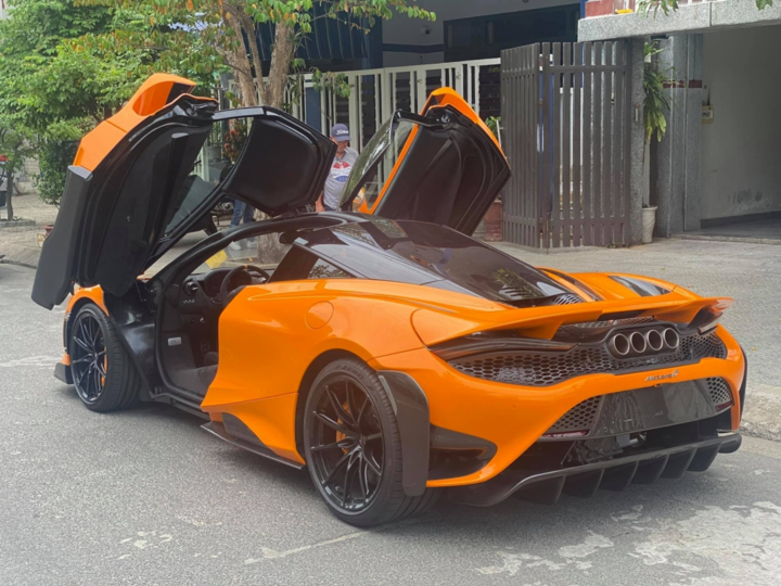 Siêu xe McLaren 765LT thứ tư cập bến Việt Nam - 2