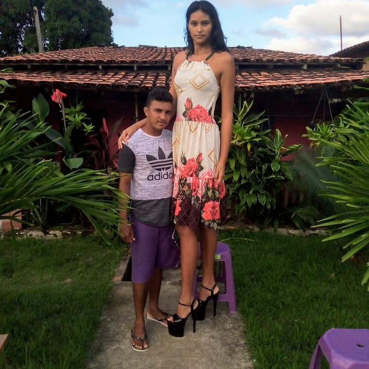 Cô gái cao 2,1m quyết lấy chàng trai chỉ đứng đến eo mình - 7