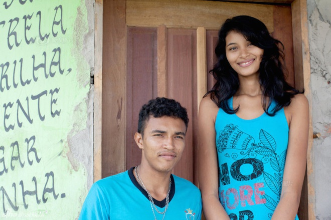 Cô gái cao 2,1m quyết lấy chàng trai chỉ đứng đến eo mình - 6