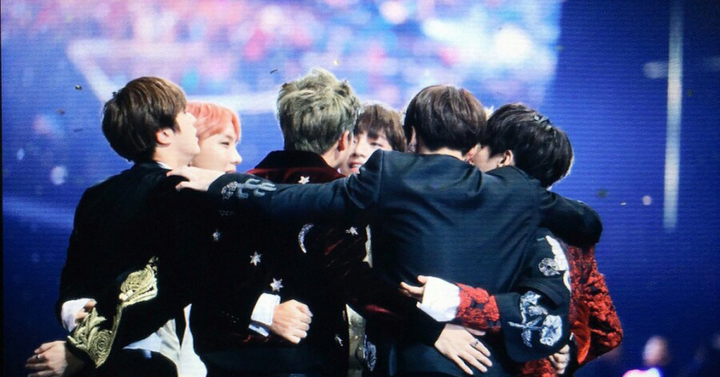 7 khoảnh khắc đen tối của BTS: Dính scandal đạo nhái, bị miệt thị và dọa giết - 10