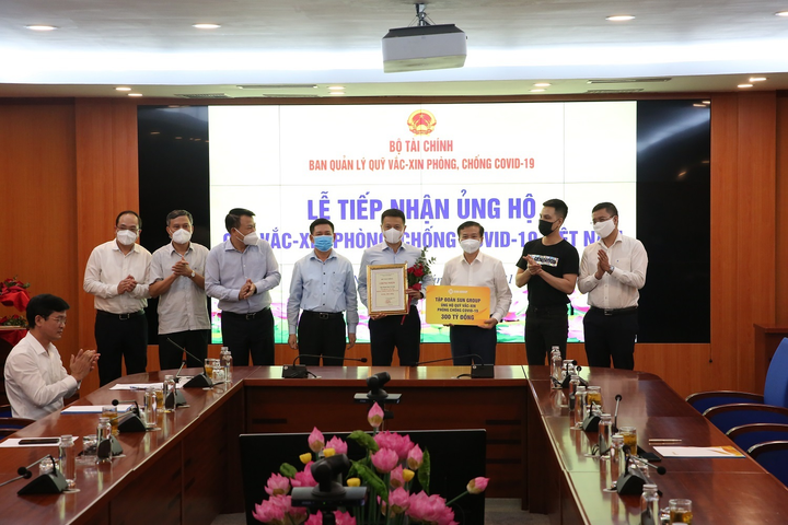 Sun Group góp thêm 320 tỷ đồng cho Quỹ vaccine phòng, chống COVID-19 - 1
