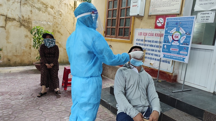 Ca bệnh COVID-19 thứ 26 ở Hà Tĩnh là bé trai 10 tuổi - 1