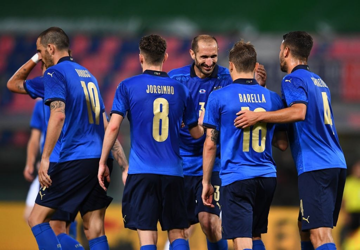 Roberto Mancini: Người phục hưng bóng đá Italy - 2