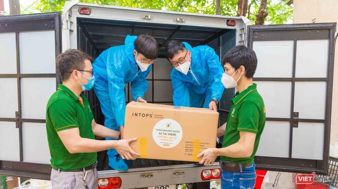 Trao tặng 7.500 suất cháo nhung hươu cho tâm dịch Bắc Giang - 1