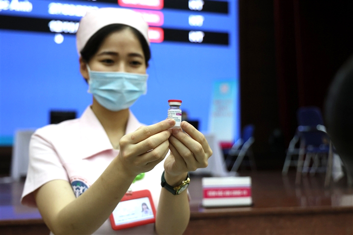 Hà Nội tiêm miễn phí vaccine phòng COVID-19 cho người từ 18 đến 65 tuổi - 1