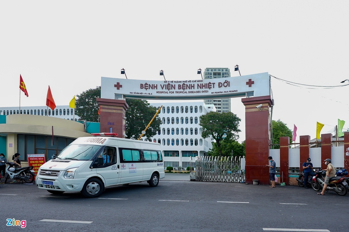 Phát hiện 22 nhân viên Bệnh viện Bệnh Nhiệt đới TP.HCM nghi mắc COVID-19 - 1