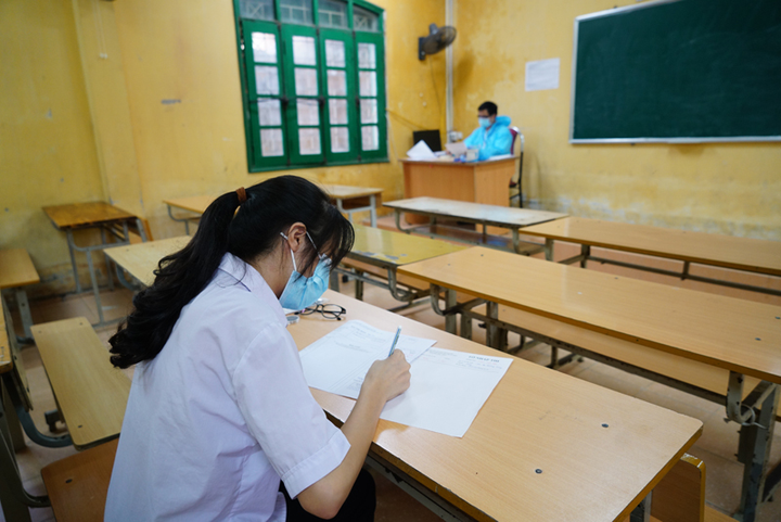 Thi vào lớp 10 Hà Nội: Phòng thi đặc biệt chỉ có 1 thí sinh - 1